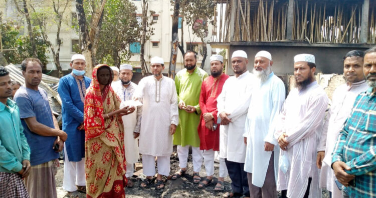 মদিনা মার্কেট এলাকায় অগ্নিকান্ডে ক্ষতিগ্রস্থ পরিবারের পাশে জামায়াত