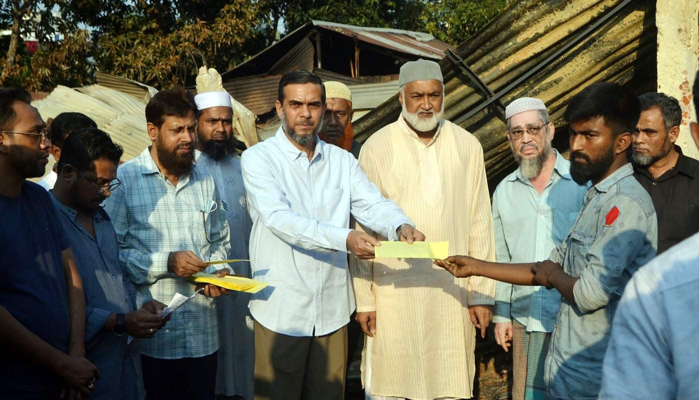 সিলেট মহানগরীর জেলরোডে অগ্নিকান্ডে ক্ষতিগ্রস্ত ১৬ পরিবারকে জামায়াতে ইসলামীর আর্থিক অনুদান