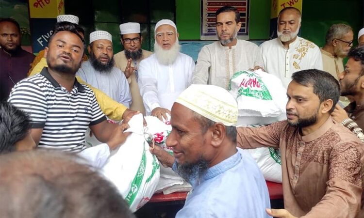 সুনামগঞ্জে বন্যার্তদের মাঝে জামায়াতের ত্রাণ বিতরণ