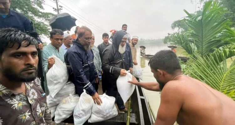 সিলেট সদর ও গোয়াইনঘাটে দিনভর আমীরে জামায়াতের ত্রাণ বিতরণ