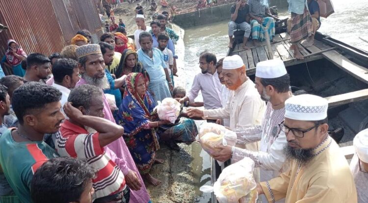 সুনামগঞ্জে জামায়াতের কেন্দ্রীয় ত্রাণ কমিটির ত্রাণ বিতরণ